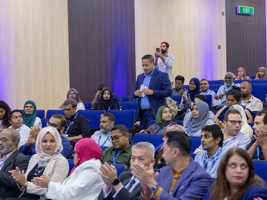 abee35403440987987063673208